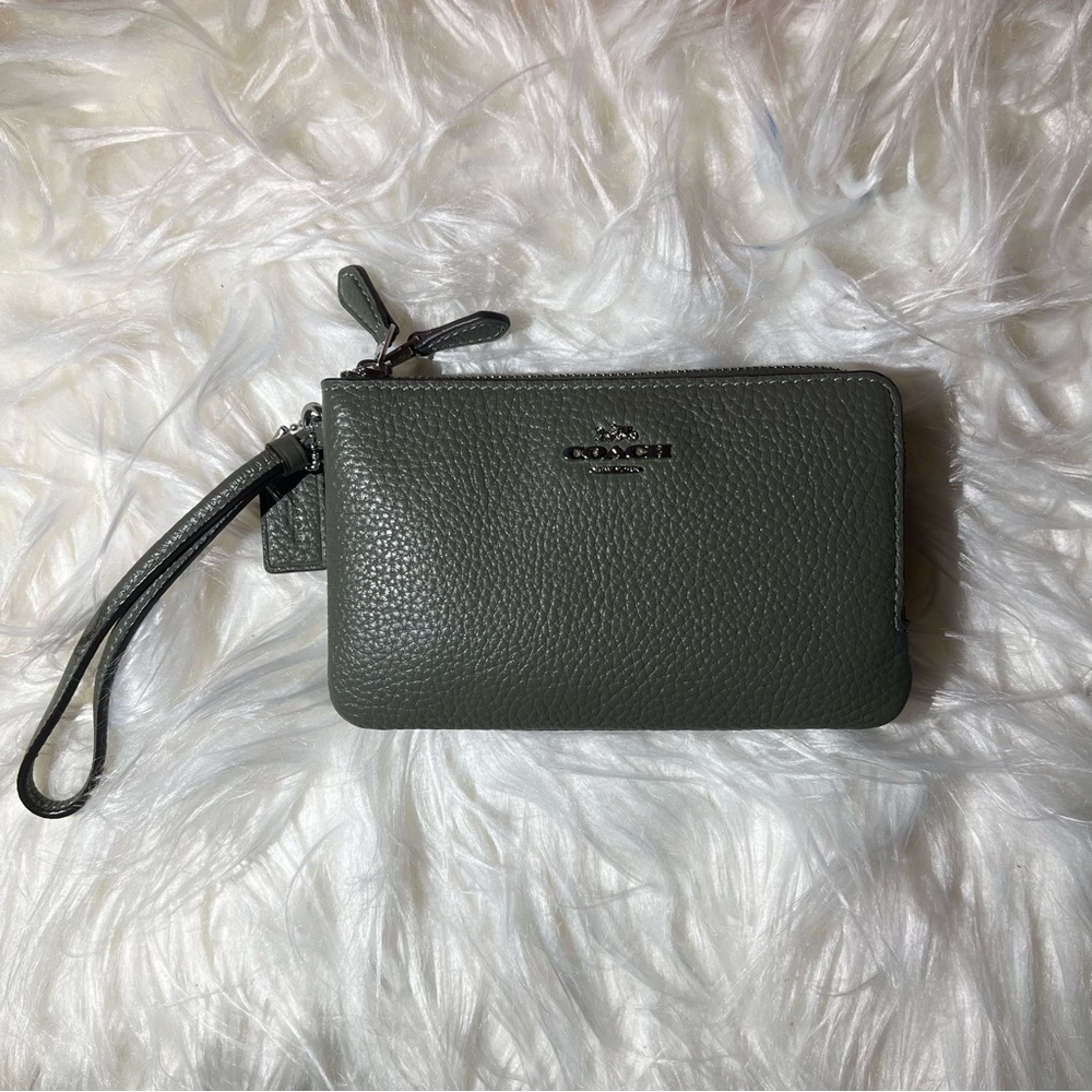 Coach Double Corner Wristlet - Dark Sage